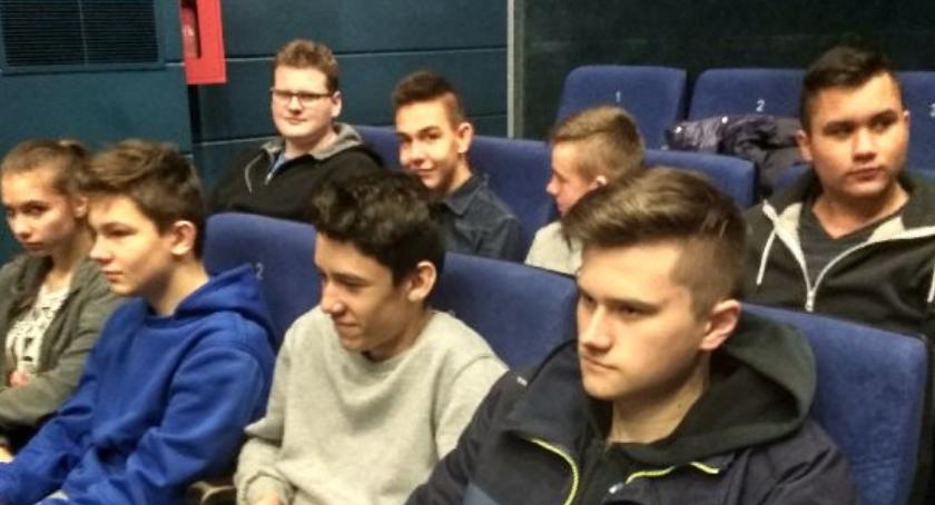 Uczniowie ZSP nr 1 na zajęciach w Łowickim Ośrodku Kultury