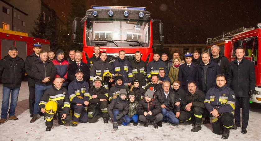 Druhowie z OSP w Łowiczu mają nowy wóz strażacki