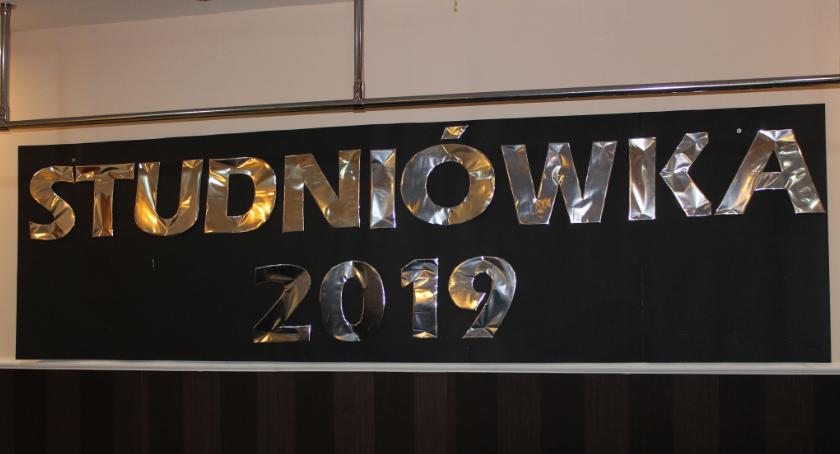 Żałoba narodowa vs Studniówki