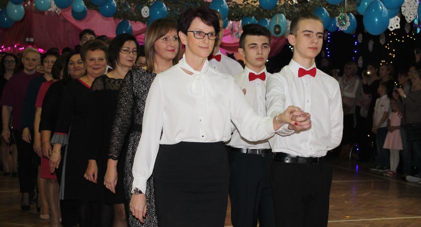 Zatańczyli poloneza na balu choinkowym (ZDJĘCIA, VIDEO)