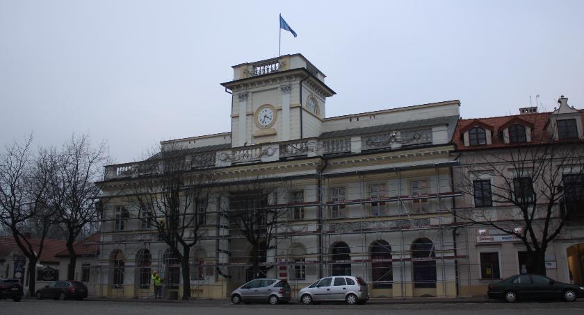 Rozpoczęły się prace konserwatorskie łowickiego ratusza