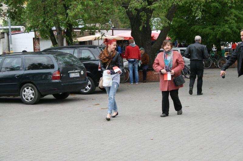 Rozdawali chorągiewki i zachęcali do udziału w wyborach