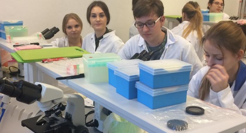 Uczniowie II LO poszerzają wiedzę z zakresu biologii