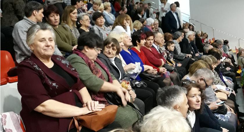 Słuchacze Łowickiego Uniwersytetu Trzeciego Wieku obejrzeli „Jezioro łabędzie”