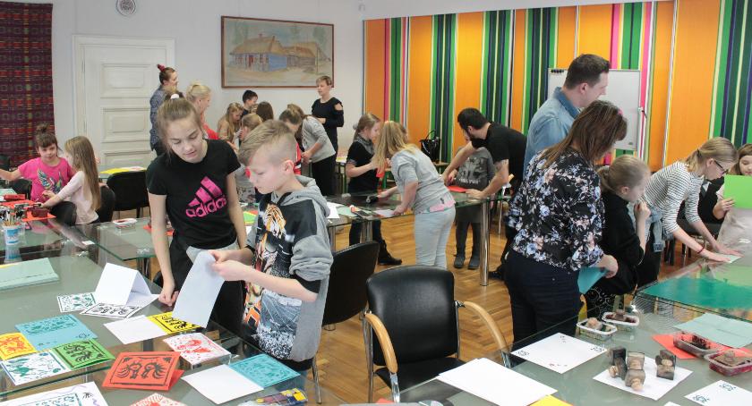 Coroczne warsztaty walentynkowe w łowickim Muzeum (ZDJĘCIA)