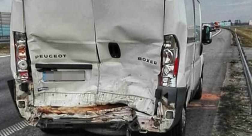 Wypadek z udziałem trzech pojazdów dostawczych na A2 