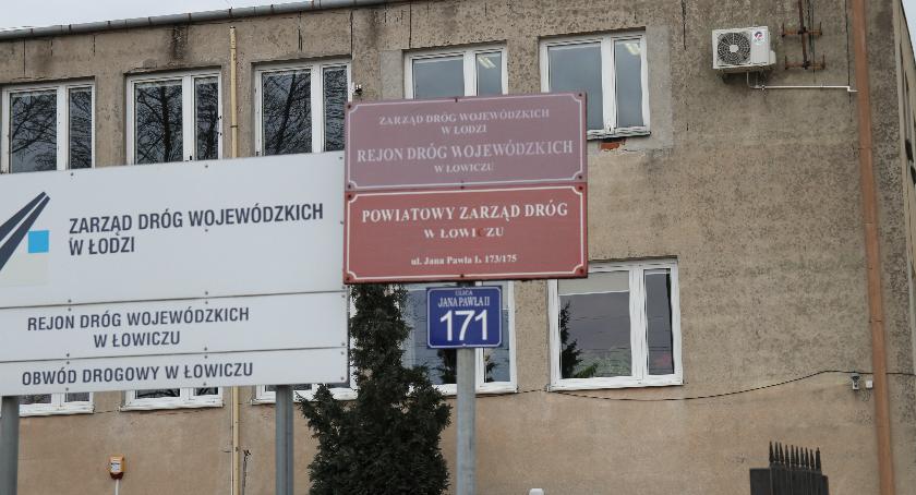 Pracownicy Powiatowego Zarządu Dróg i Transportu w Łowiczu domagają się podwyżki