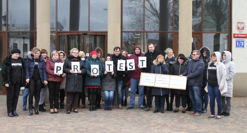 Protest pracowników wymiaru sprawiedliwości w Łowiczu