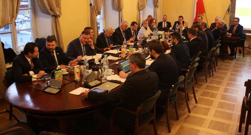 Transmisja na żywo z nadzwyczajnej sesji Rady Miejskiej w Łowiczu (VIDEO)
