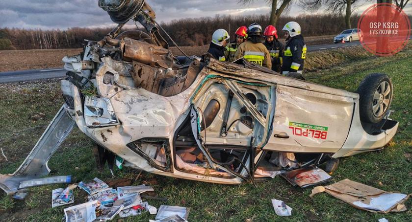 Wypadek w Trzciance. Kierowca skody pozostał w szpitalu