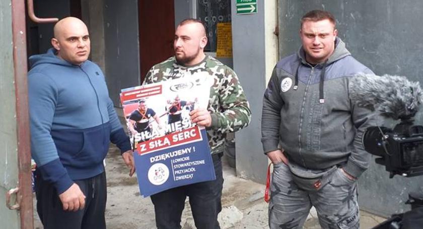 Siłacze o dużych sercach odwiedzili schronisko dla zwierząt w Łowiczu