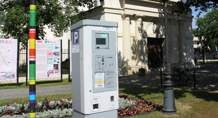 Wybrano firmę, która zajmie się obsługą strefy płatnego parkowania w Łowiczu