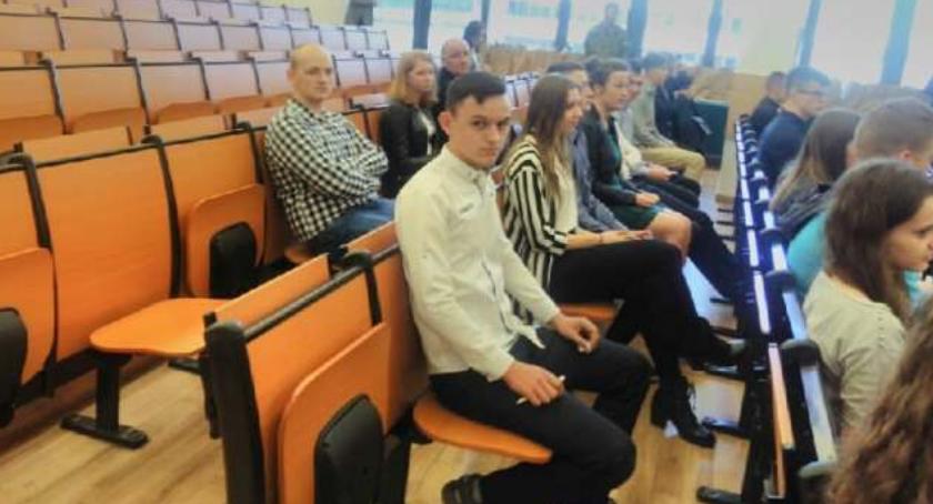 Uczeń „Blichu” finalistą konkursu „Bliżej Pszczół”