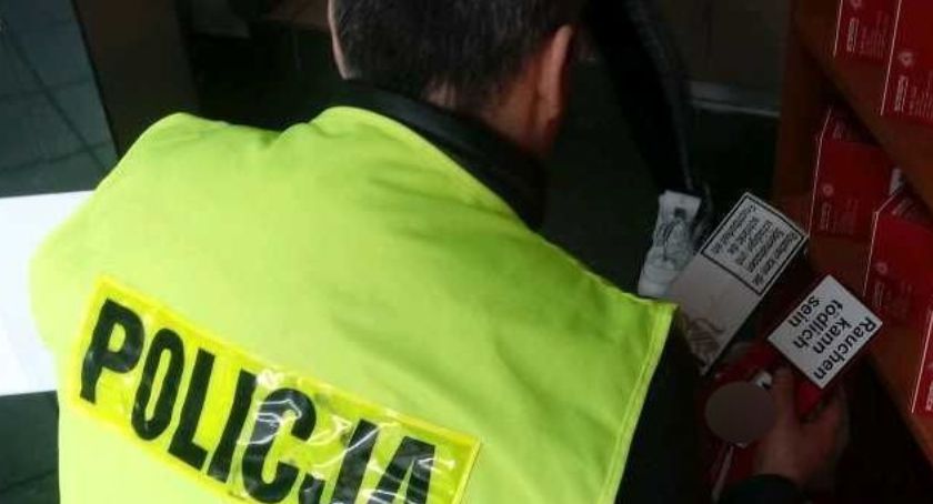 Nielegalne papierosy w sklepie w centrum Łowicza 