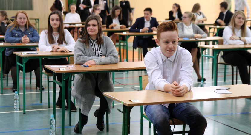 Egzamin ósmoklasisty w Łowiczu (ZDJĘCIA)