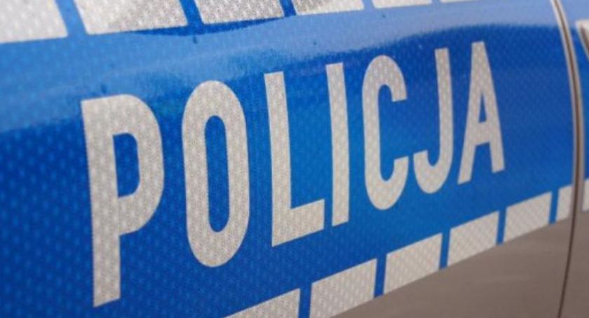 Policjanci z Nieborowa zatrzymali poszukiwanego mężczyznę oraz kobietę, która posiadała narkotyki