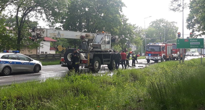 Pożar żurawia samojezdnego na drodze krajowej nr 92 w Łowiczu
