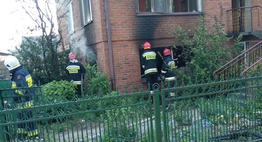 Pożar domu w Bąkowie Górnym. Jedna osoba poszkodowana