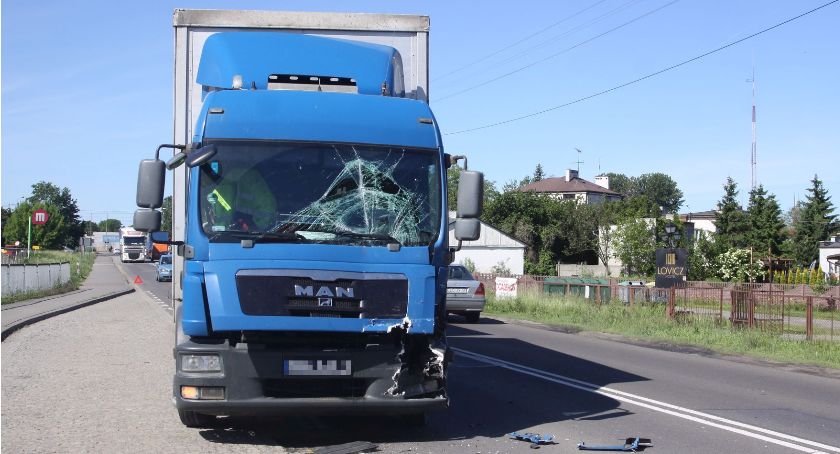 Zderzenie ciężarówek na DK nr 70 w Łowiczu. Uwaga na utrudnienia