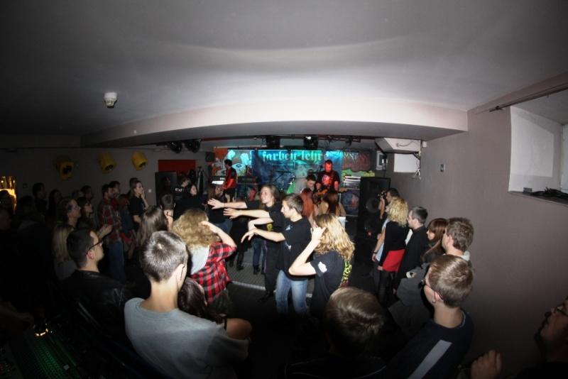 Dobry koncert Farben Lehre w Pracowni