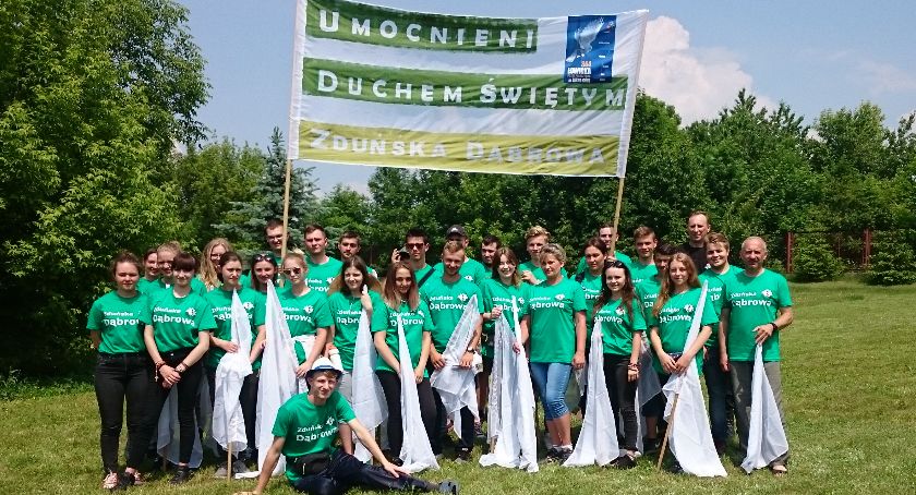 Młodzież ze szkoły w Zduńskiej Dąbrowie po raz 16. pielgrzymowała na Jasną Górę