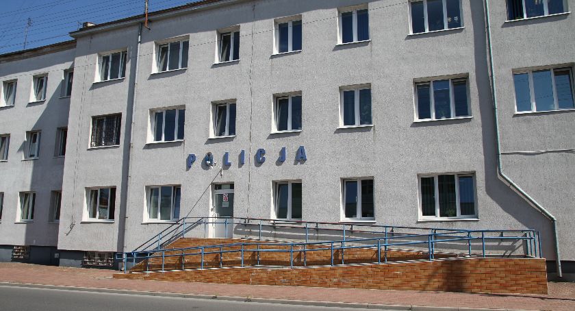 Łowicz i okolice: rozbite auta w rowach, kierowców brak