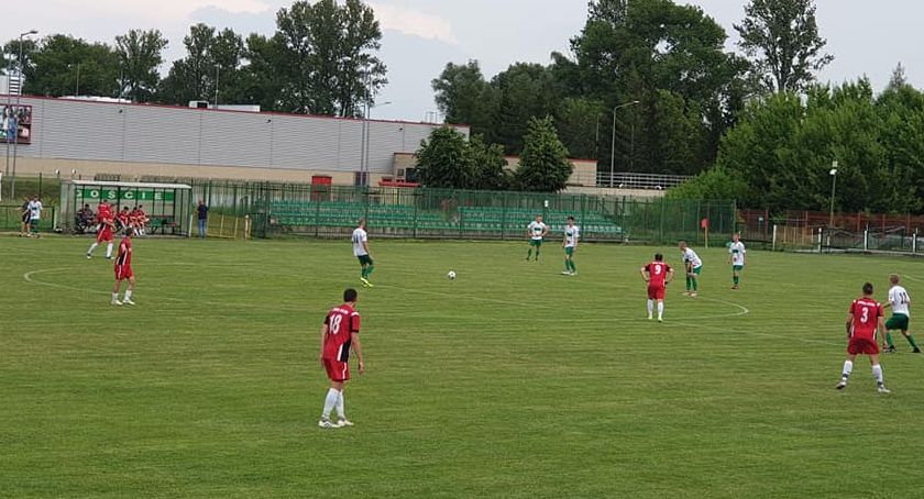 Porażka rezerw Pelikana z Ceramiką Opoczno. W niedzielę ostatni mecz sezonu