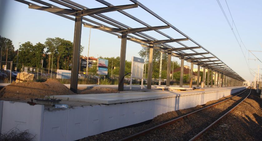 Modernizacja linii kolejowej i budowa wiaduktu w Łowiczu. Czy termin zakończenia inwestycji jest zagrożony? (ZDJĘCIA)