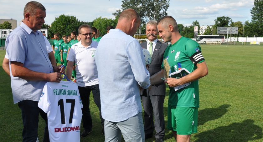 Porażka Pelikana na zakończenie sezonu. Władze klubu podziękowały za grę wieloletniemu kapitanowi