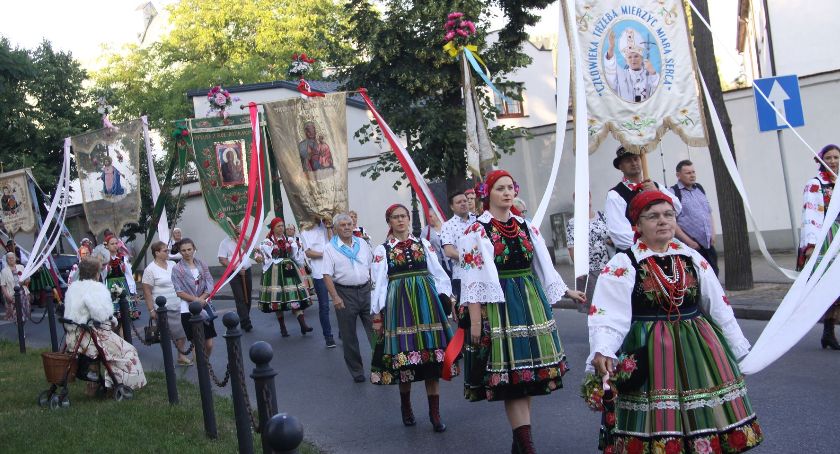 Procesja w Łowiczu na zakończenie oktawy Bożego Ciała (DUŻO ZDJĘĆ, VIDEO)