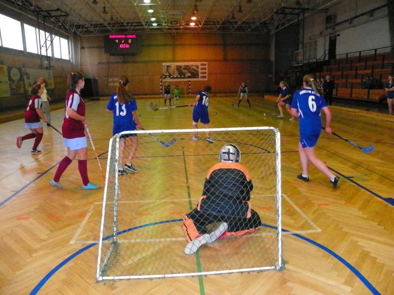 Grali w unihokeja