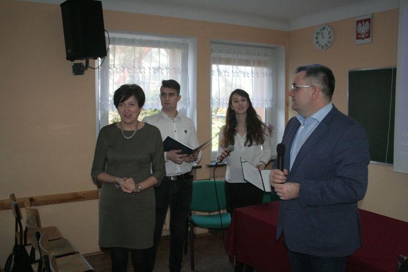 Absolwent Blichu ponownie odwiedził swoją szkołę
