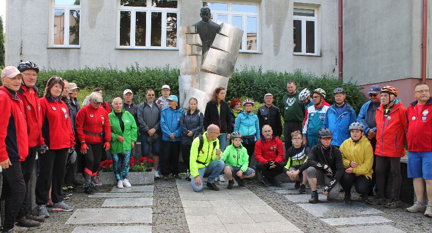 Na rowerach do Borowa w 145. rocznicę urodzin Władysława Grabskiego (ZDJĘCIA)