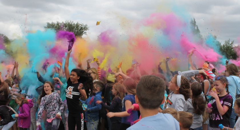 Święto kolorów czyli Holi Festiwal 2019 w Łowiczu (DUŻO ZDJĘĆ, WIDEO)