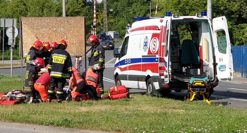 Motocyklista uderzył w tablicę ogłoszeniową