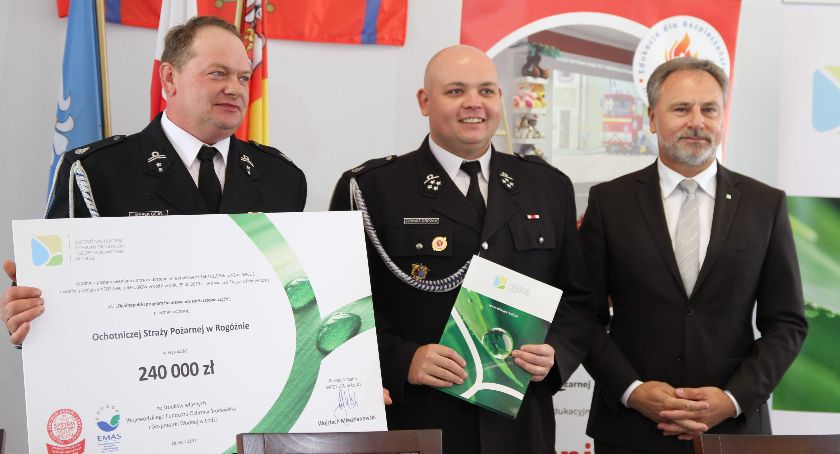 Uroczystość podpisania umów na zakup sprzętu dla jednostek OSP