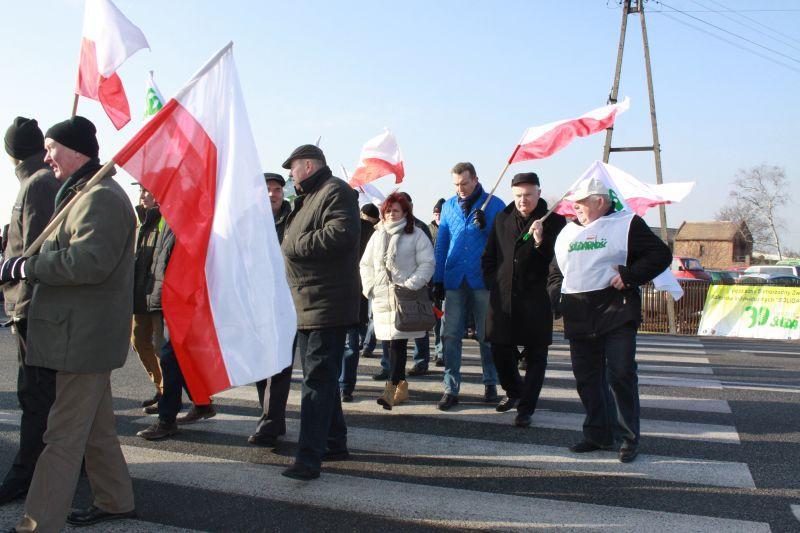 Rolnicy wyszli na ulice - VIDEO