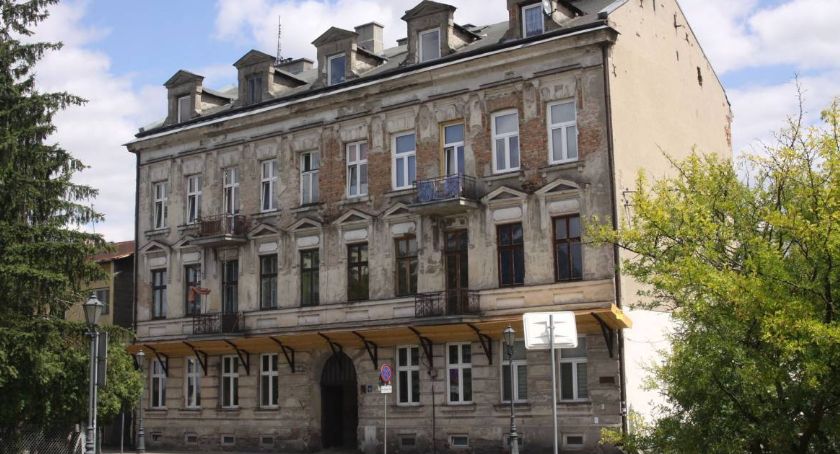 Jedna oferta na remont kamienicy przy ul. Tkaczew 13. Jest drugi przetarg