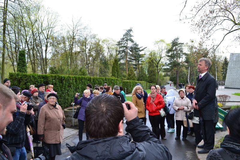 W rocznicę katastrofy odwiedzili Powązki
