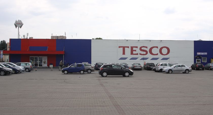 Wyprzedaże w Tesco. Czy sklep w Łowiczu zostanie zlikwidowany?