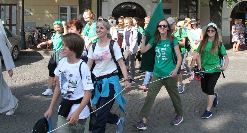 XXIV Łowicka Piesza Pielgrzymka Młodzieżowa na Jasną Górę już w drodze (FOTO+VIDEO)