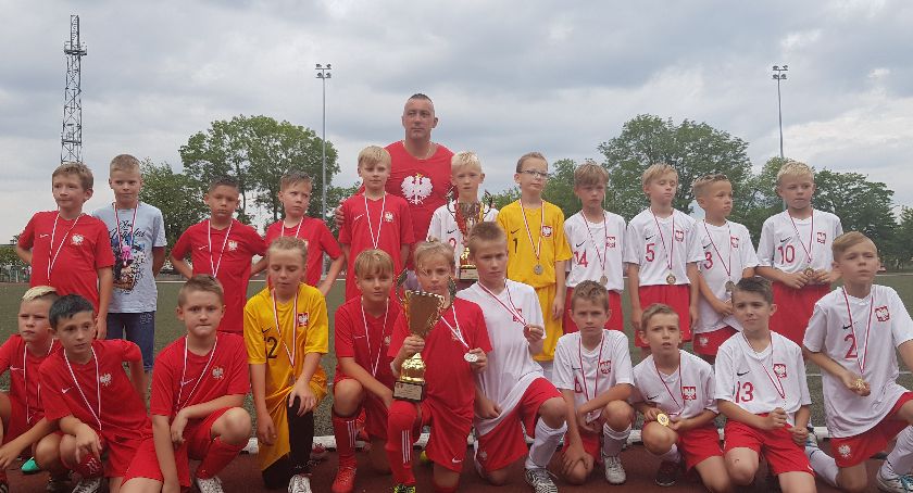 W Łowiczu zagrali wielki dwumecz z okazji 100-lecie PZPN