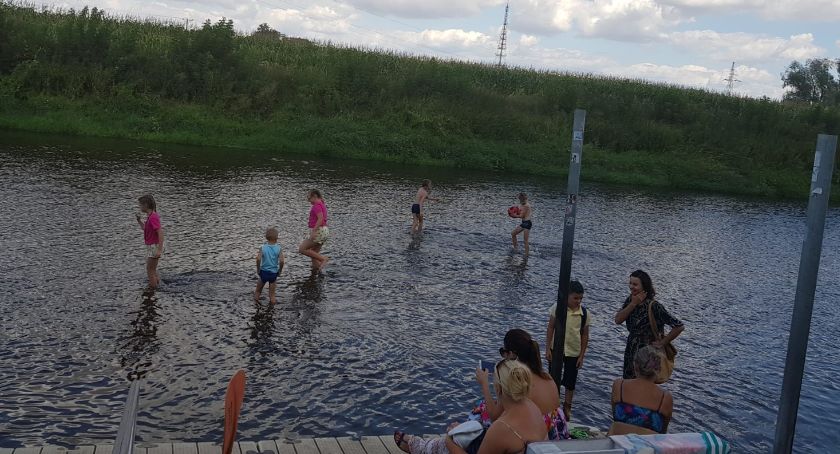 Łowicka Bzura w niedzielne południe 