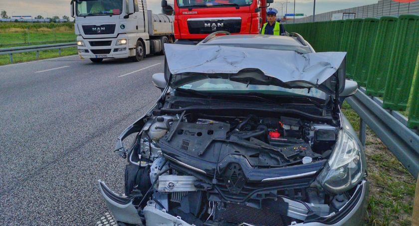 Kolizja samochodu osobowego oraz ciężarówki na autostradzie A2