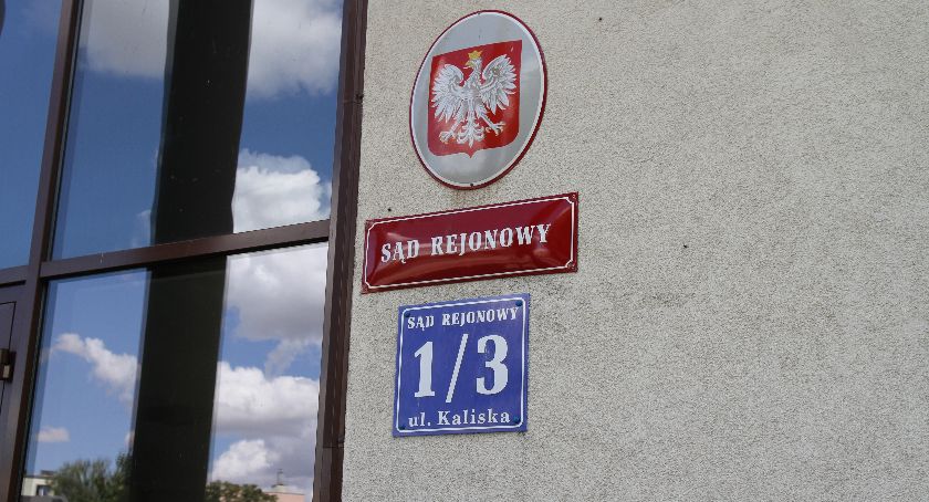 Łowicz: mężczyzna zasłabł na sali rozpraw. Pracownicy sądu uratowali mu życie