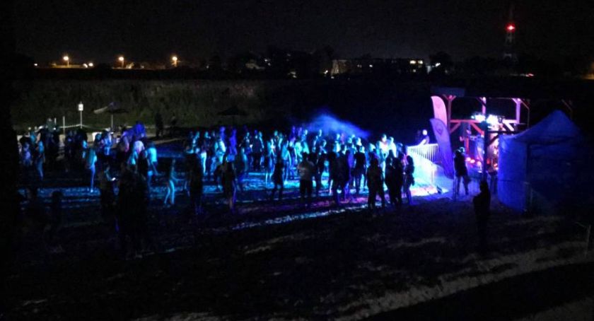 Beach Party - impreza taneczna na plaży w Łowiczu (FOTO)