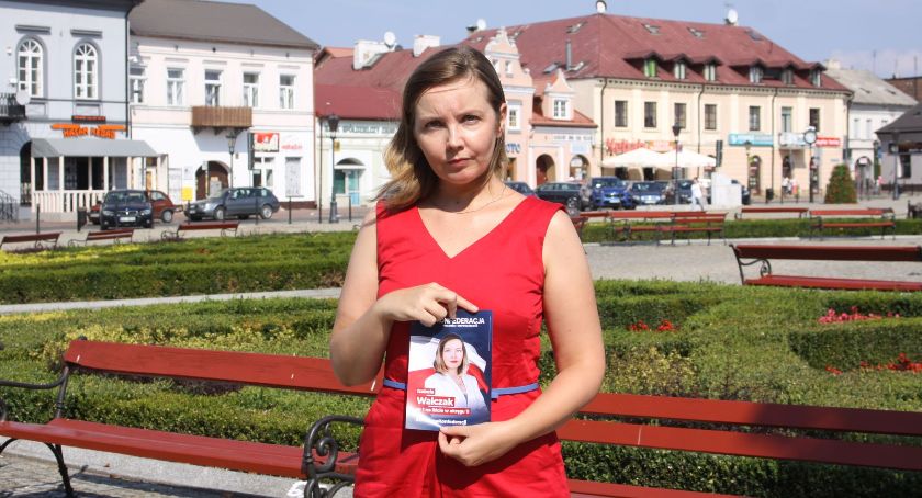 Łowicz: konferencja Izabeli Walczak, liderki listy Konfederacji w wyborach do Sejmu (VIDEO)