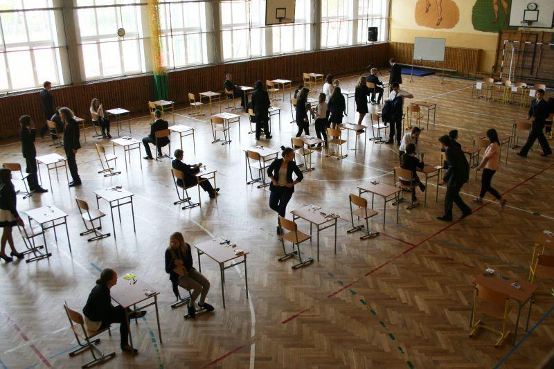 Gimnazjaliści po przyrodzie i matematyce - VIDEO