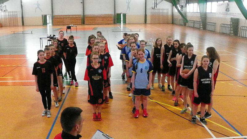 Gimnazjalna „Dwójka” bezkonkurencyjna w kosza