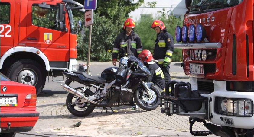 Wypadek w Łowiczu. Do szpitala trafiła 18-letnia motocyklistka
